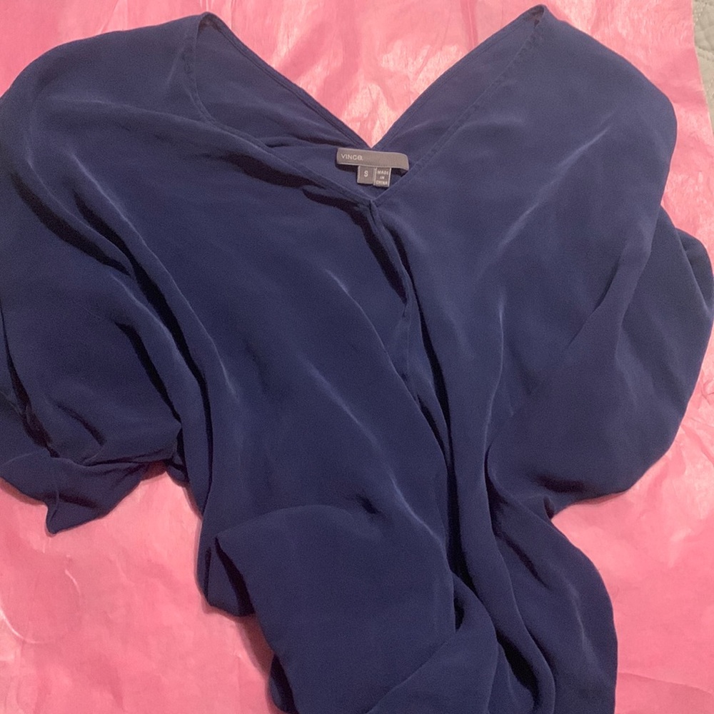 💥VINCE- Silk, blue shirtsleeved top with tail💥